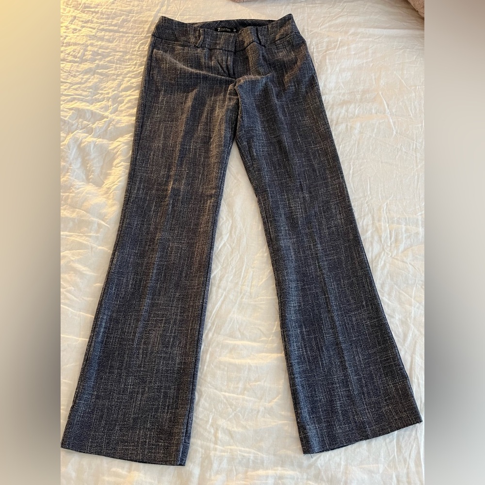 Size 6 Tall, New York & Co. dress pants. Navy blue/white.